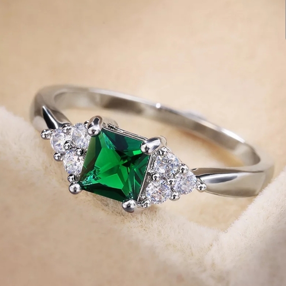 New Princess cut emerald ring!!! - Picture 4 of 7